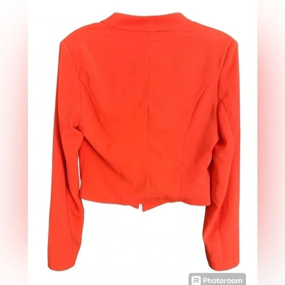 OVI fun, contemporary, short coral blazer. Size L - Picture 4 of 7
